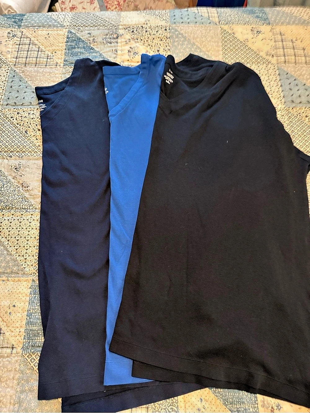 JJill Bundle of Three Knit Long Sleeve V-Neck Tunics . 2X Navy, Blue, and Black